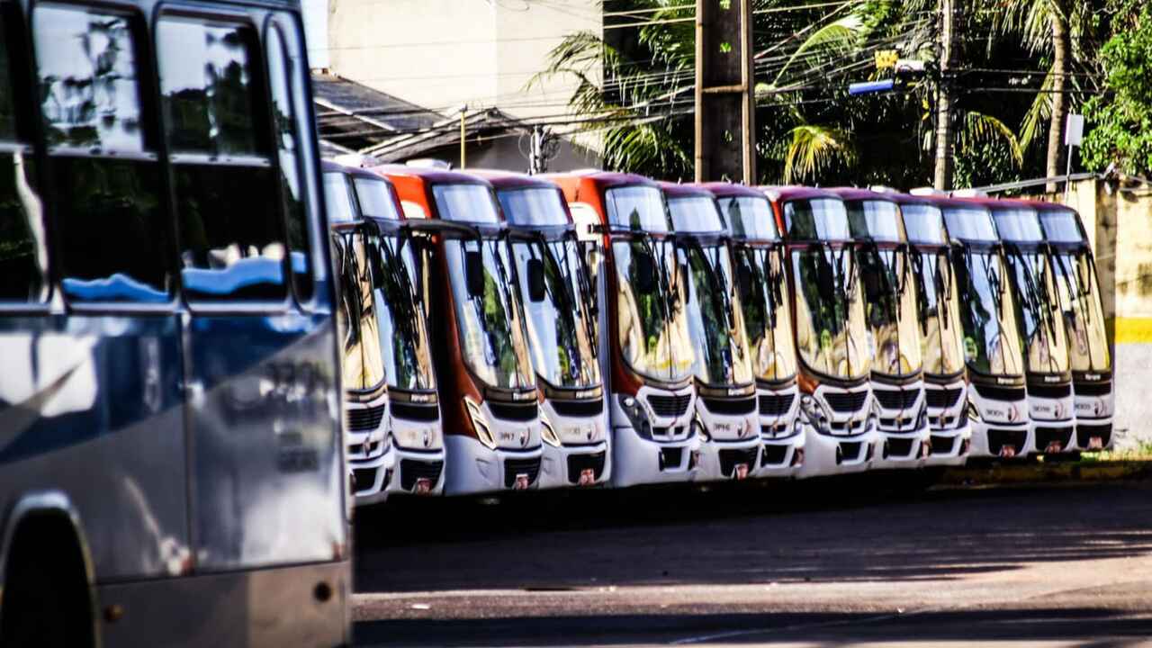 Com ‘vale’ atrasado, motoristas se preocupam com 13° e não descartam nova paralisação